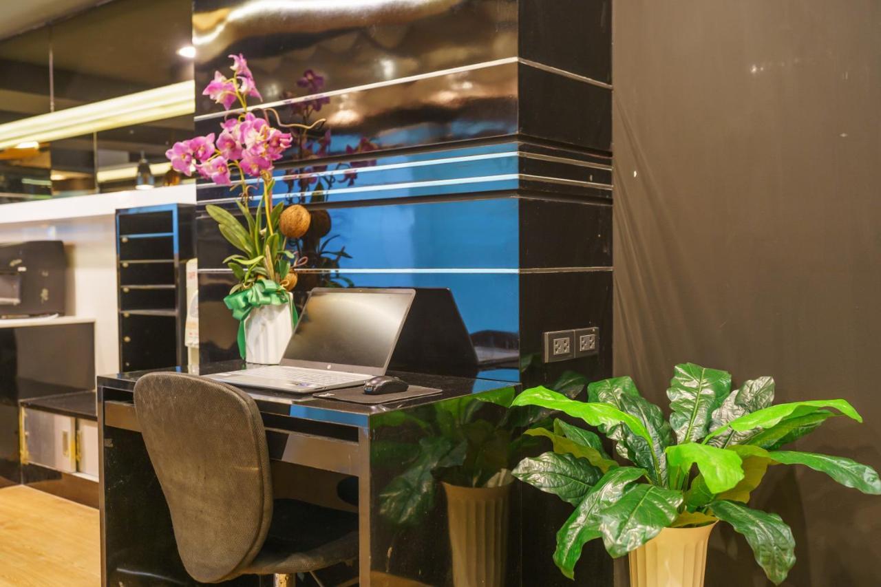 De Lux Bangkok Hotel Экстерьер фото